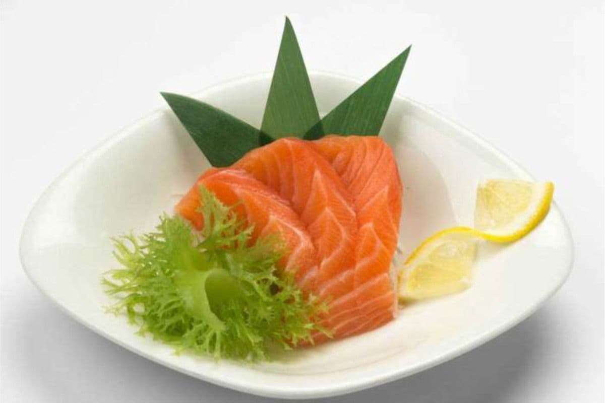 Salmon Sashimi (4 pcs)