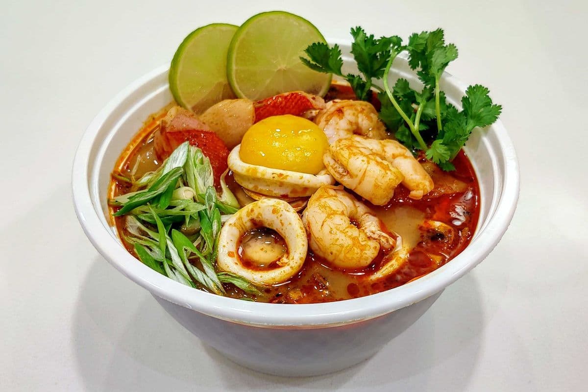 N11. Tom Yum Rice Noodles w/ Seafood