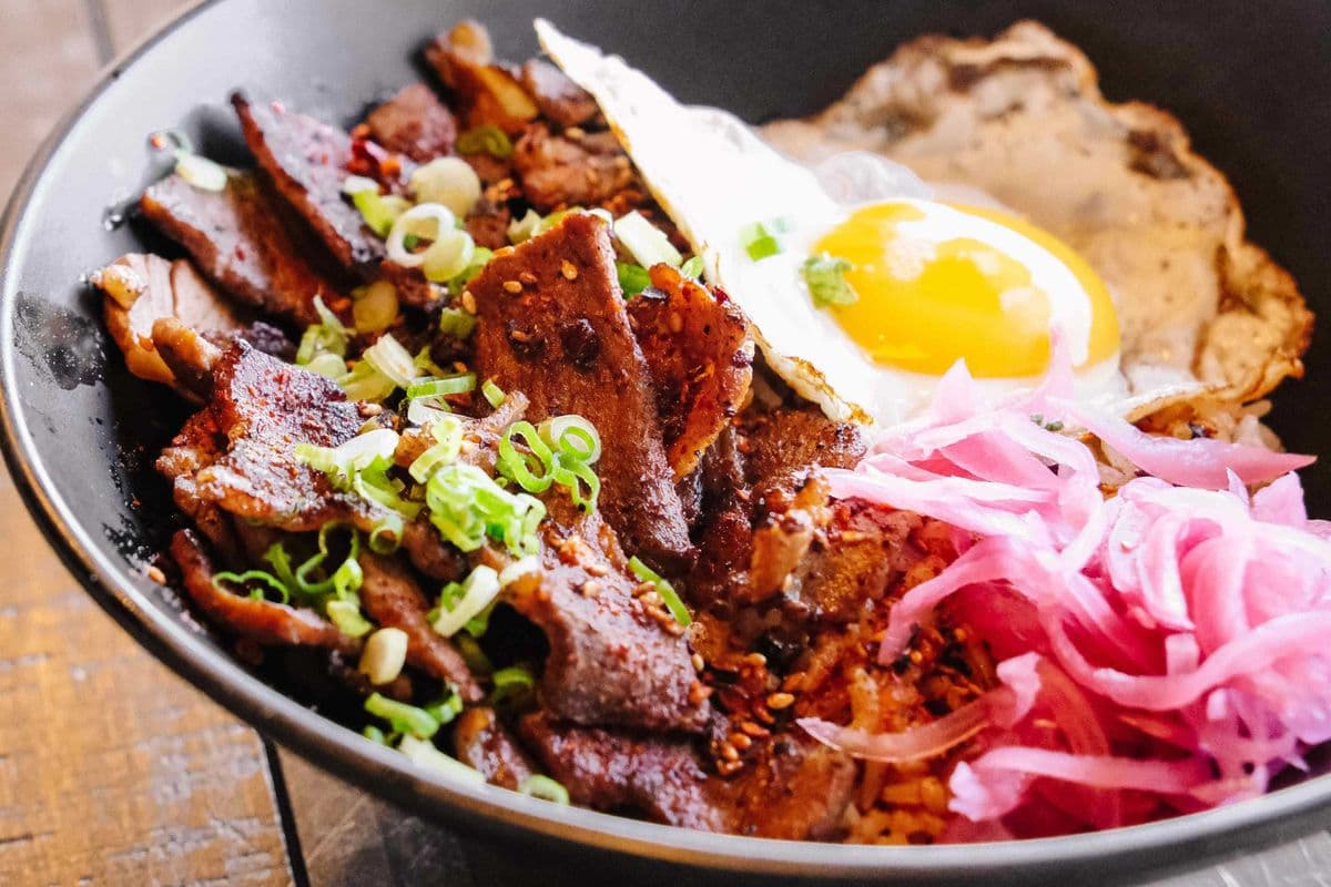 Red Chili Oil Sliced Pork Rice Bowl