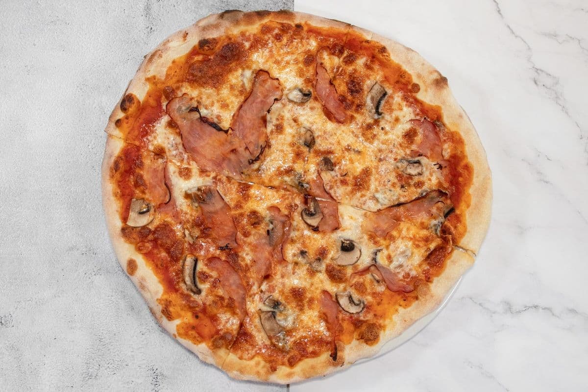 15" Prosciutto e Funghi Pizza