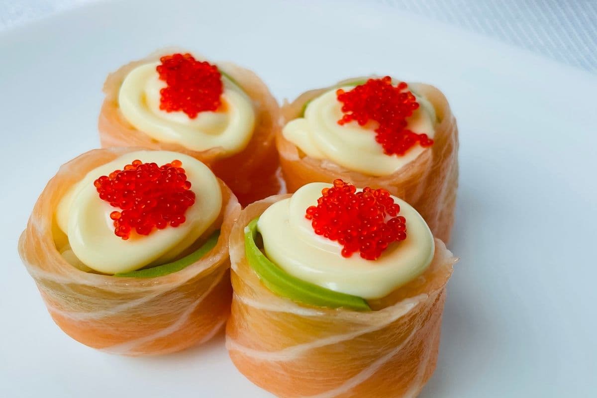 Salmon Roses (4 Pcs)