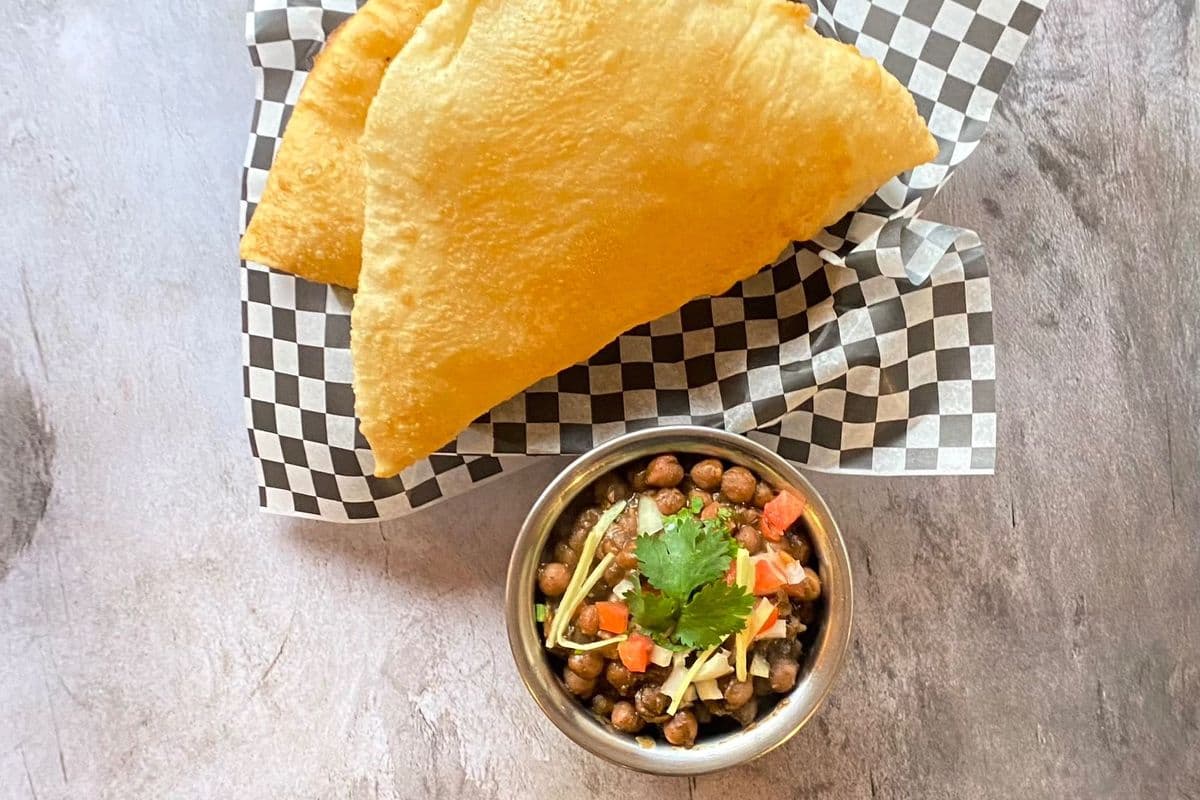 Amritsari Chole bhature (2 Pcs)