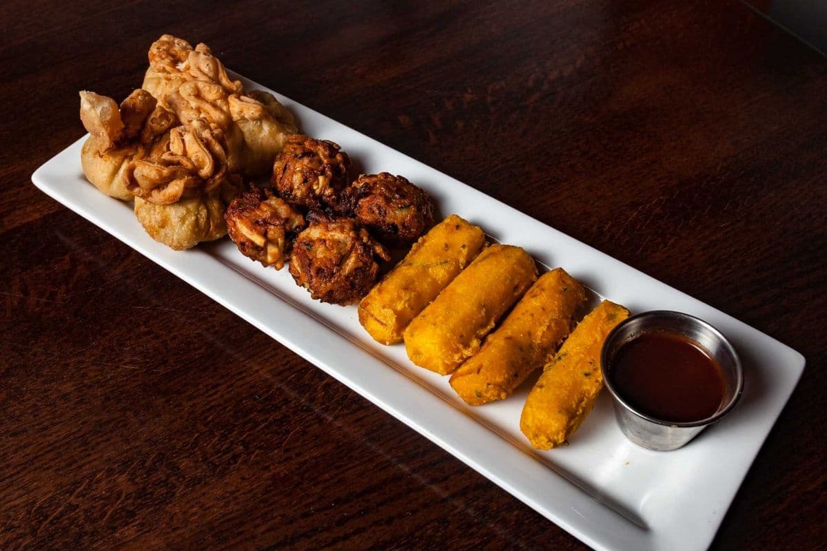 Vegetarian Appetizers Platter (12 pcs) (Vegetarian)