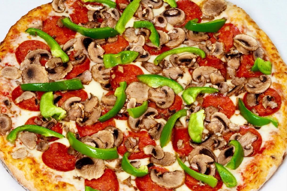 Party Deluxe Pizza