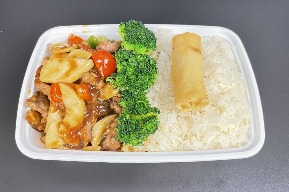 蘑菇牛肉饭 / Beef and Mushrooms with Rice