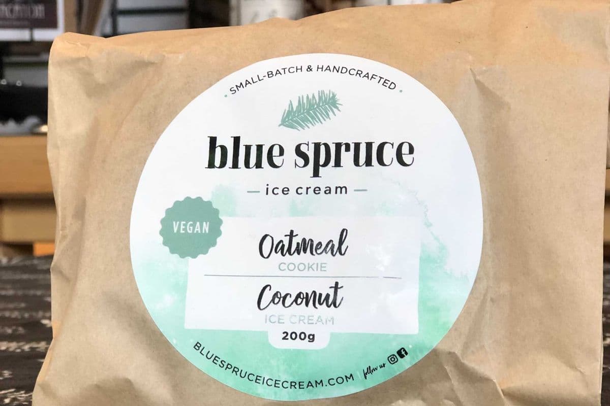 Coconut Vegan Ice Cream with Oatmeal Cookie Sandwich (200 grams)
