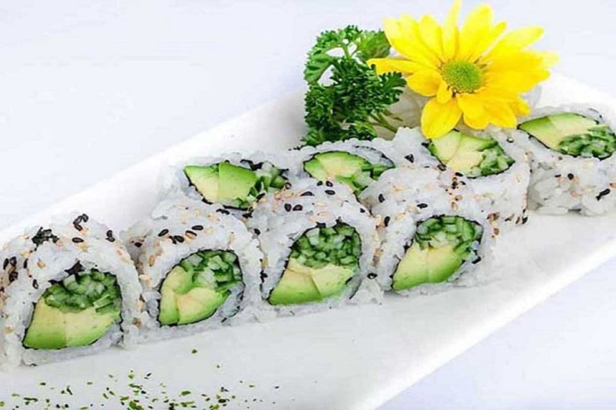 Spicy Avocado Maki (6 pcs)