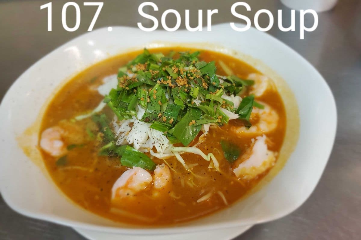 107. Hot and Sour Soup with Shrimps or Basa Fish (No Spicy Available) ๐ถ