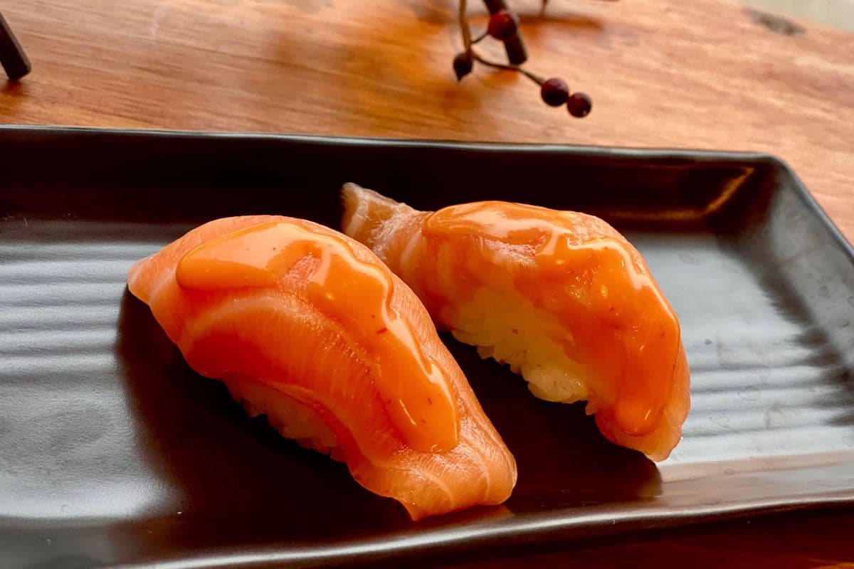 Spicy Salmon (2pcs)