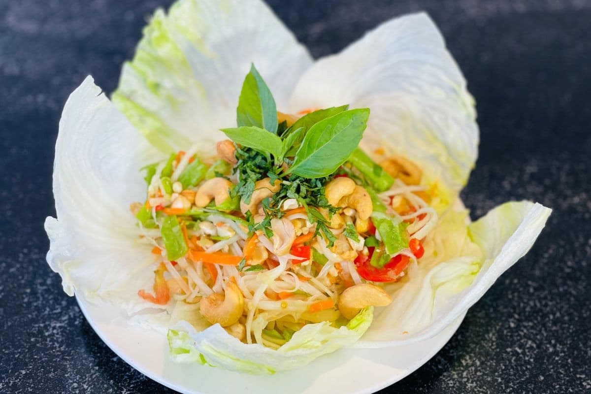 10. Papaya Salad (Gỏi đu đủ)