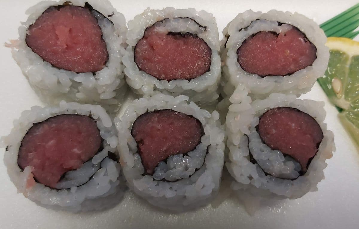 21.Tuna Roll (6 pcs)