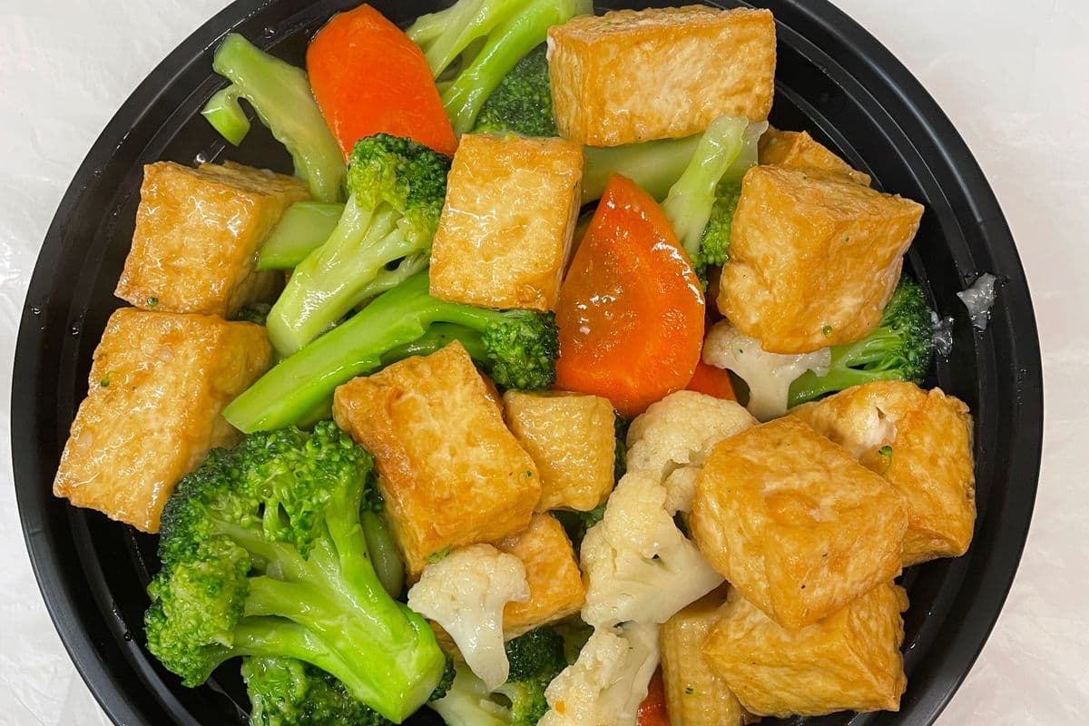 27. Tofu with Mixed Greens