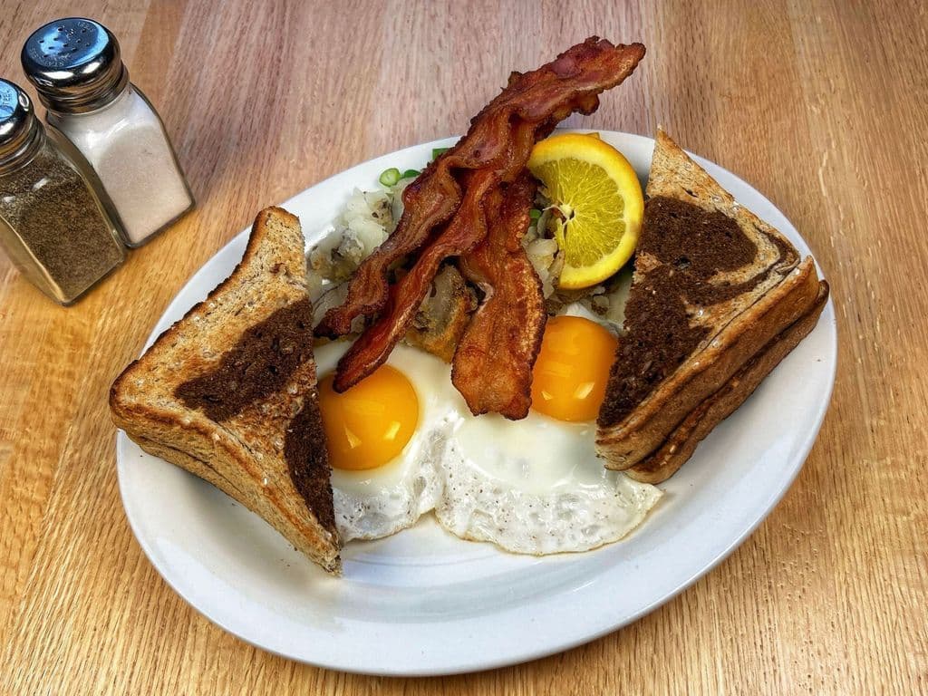 2 Eggs w/ Meat