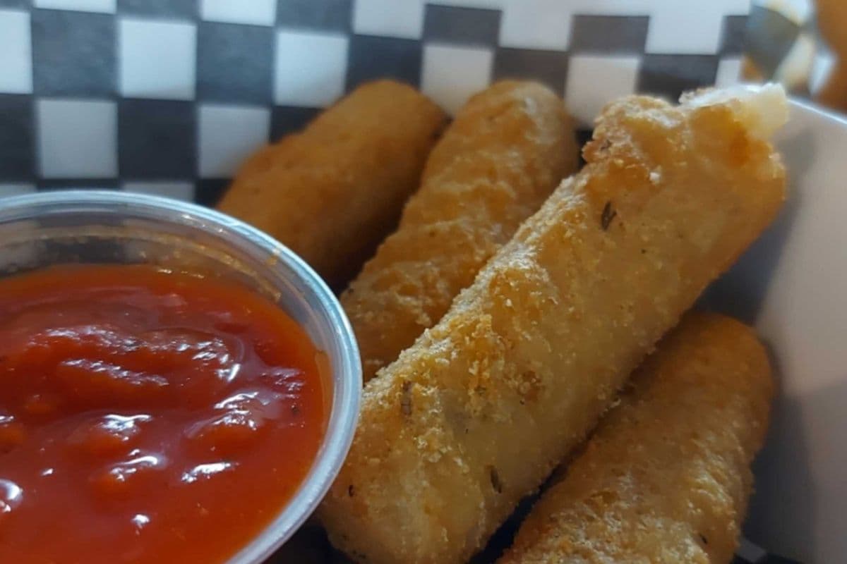 Mozza Sticks (6 pcs)