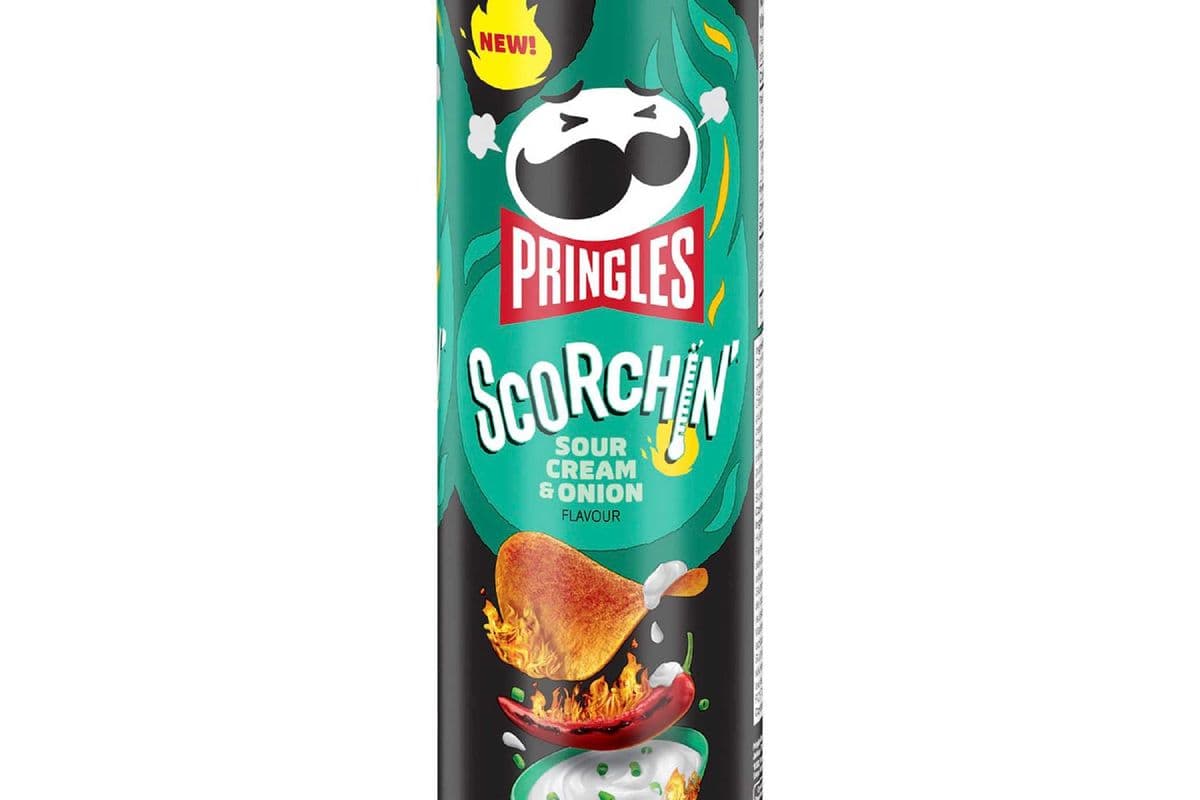 Pringles Scorchin Sour Cream & Onion (156 g)