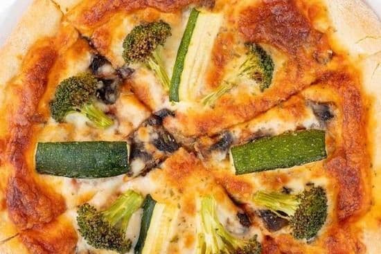 32. Pizza Jardinière