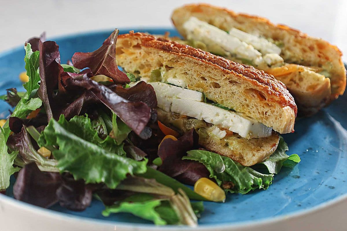 Légumes grillés et feta / Grilled Vegetable and Feta Sandwich