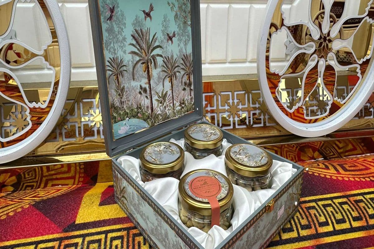 Coconut tree design Hamper