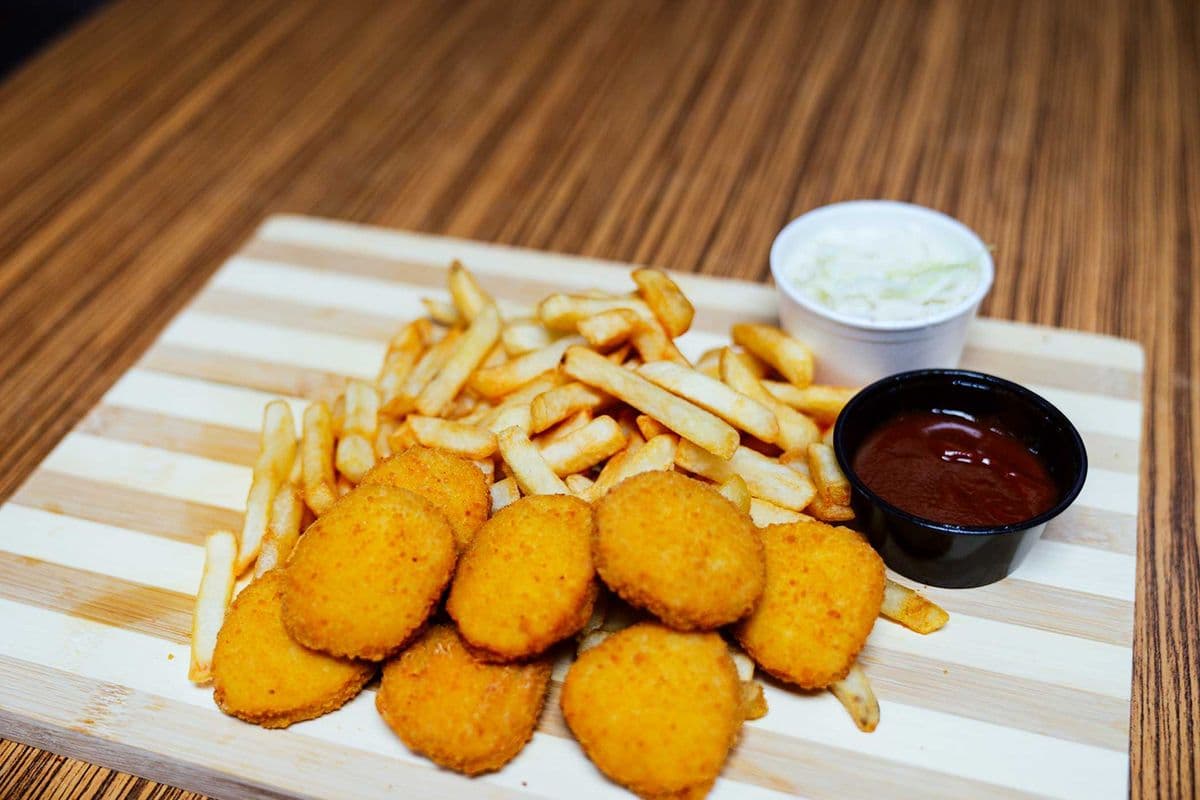 8 croquettes et frites / 8 Nuggets and Fries