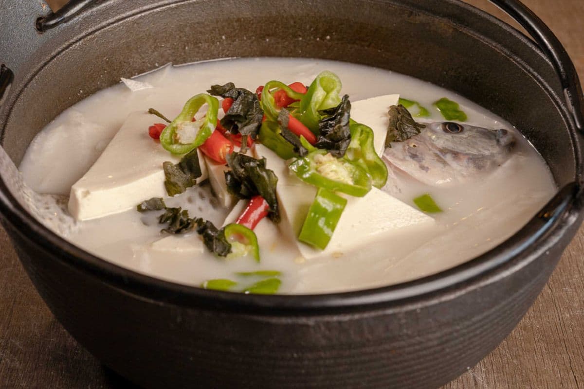 Fish Soup With Fresh Pepper and Tofu 鲜椒紫苏煮鱼(含鲜豆腐)