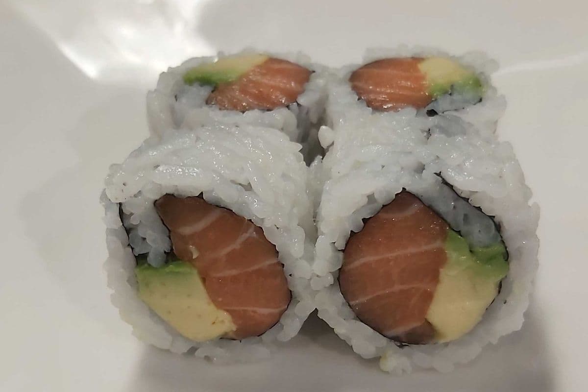 23.Salmon with avocado 6pcs
