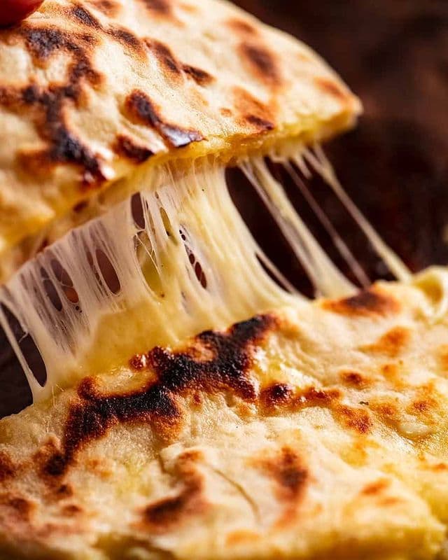 Cheese Naan / Cheese Naan
