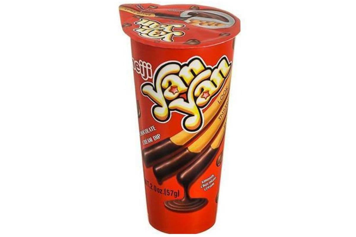 Meiji · Yan Yan Chocolate Sticks (57g)