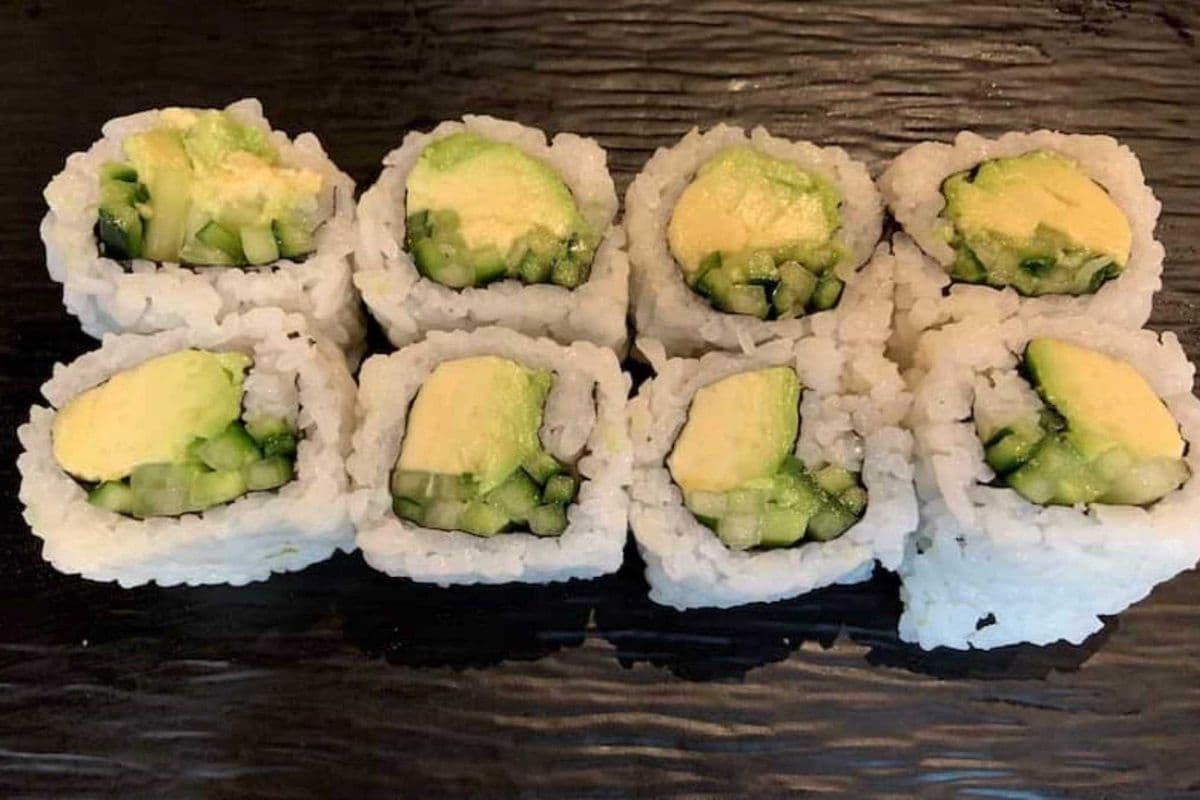 Cucumber Avocado Roll (8 pcs)