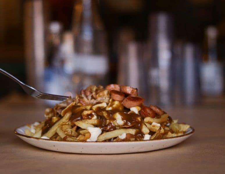 Poutine la Baconsoucisse
