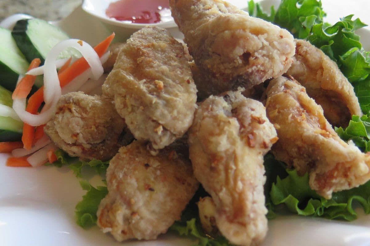 MN8. Garlic Butter Wings - Canh Ga Chien Bo Toi (10 pcs)
