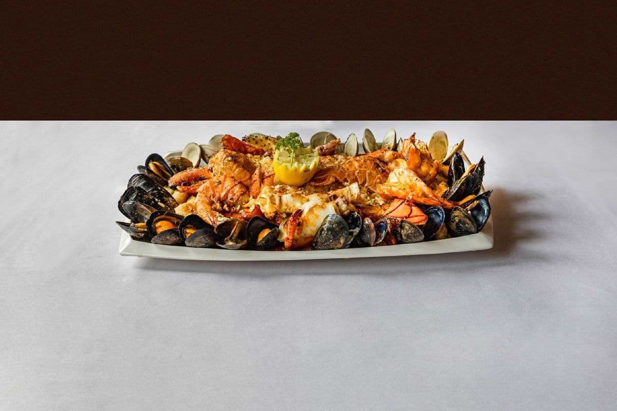 Assiette de Fruits de Mer pour Deux Personnes / Mixed Seafood Plate For Two