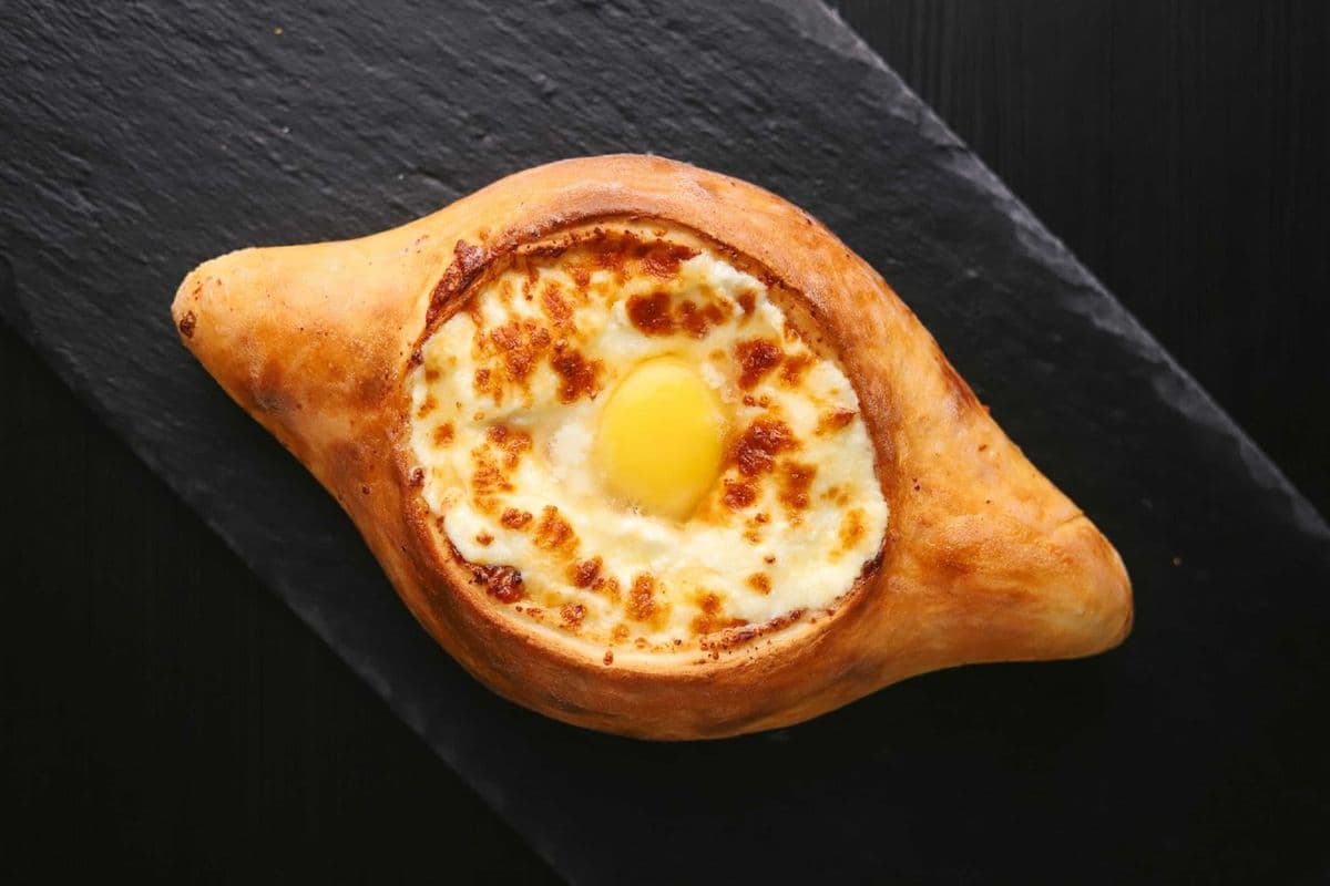 Khachapuri (Adjaruli)