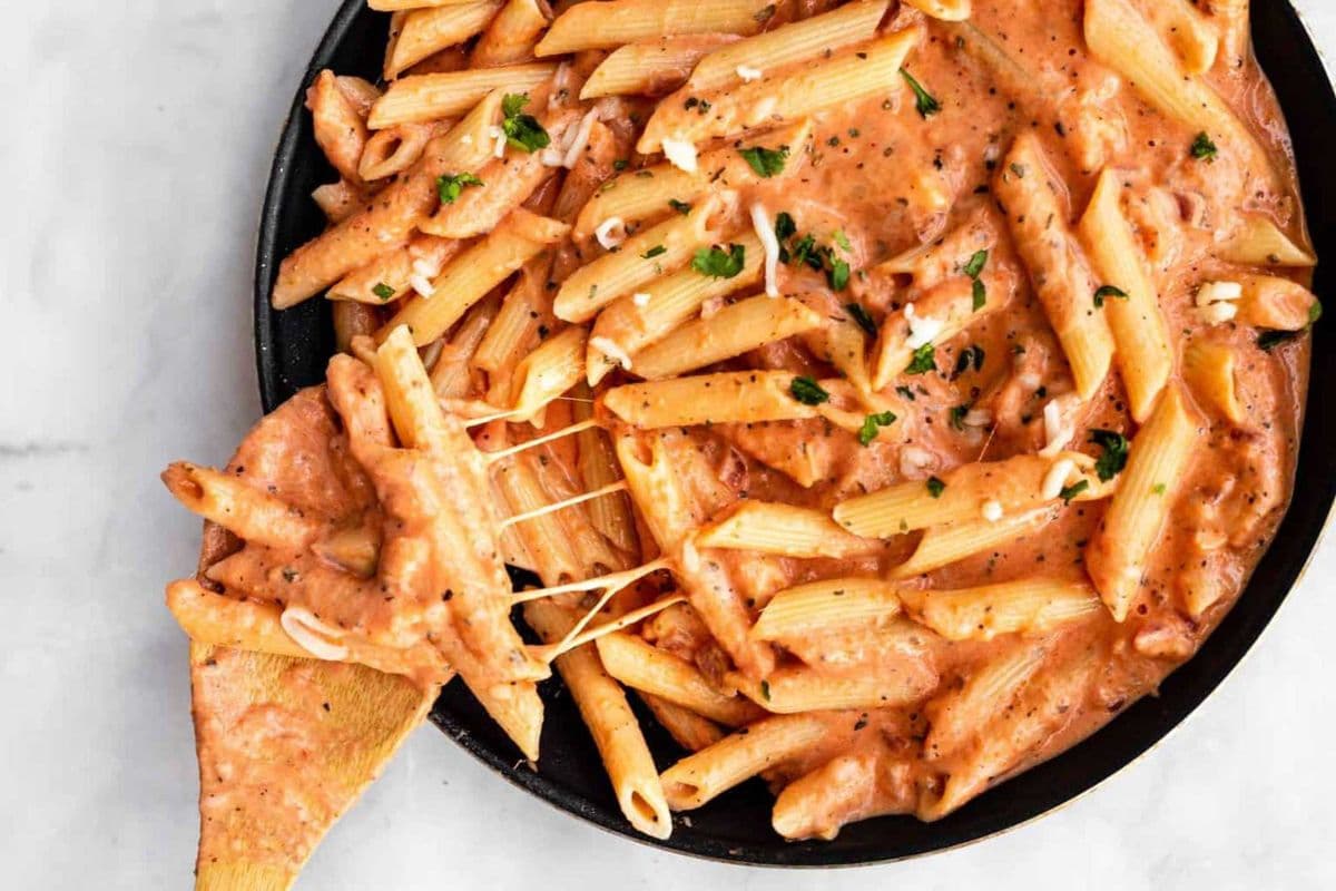 PENNE ROSE (CHICKEN) PASTA