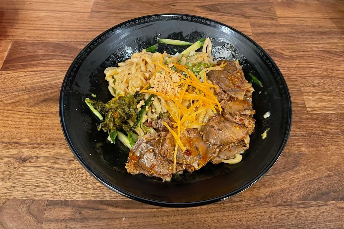Dried Noodles with Beef Brisket (牛腱干拌面)
