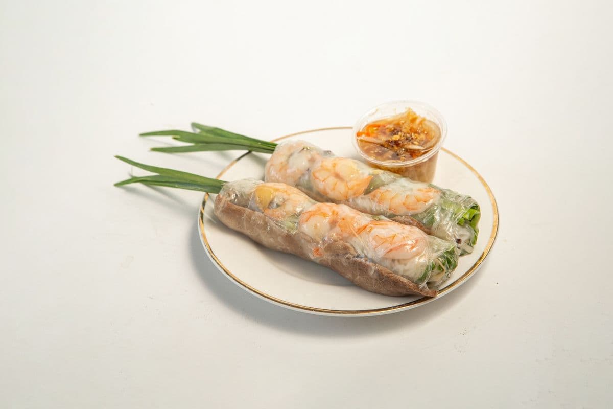 KT Palace Deluxe Salad Rolls (2)