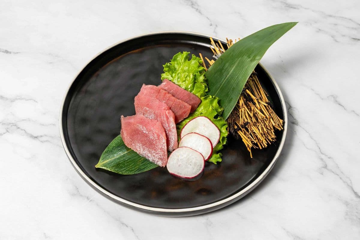 77. Yellowfin Tuna Sashimi (Red Tuna) (4 pcs)