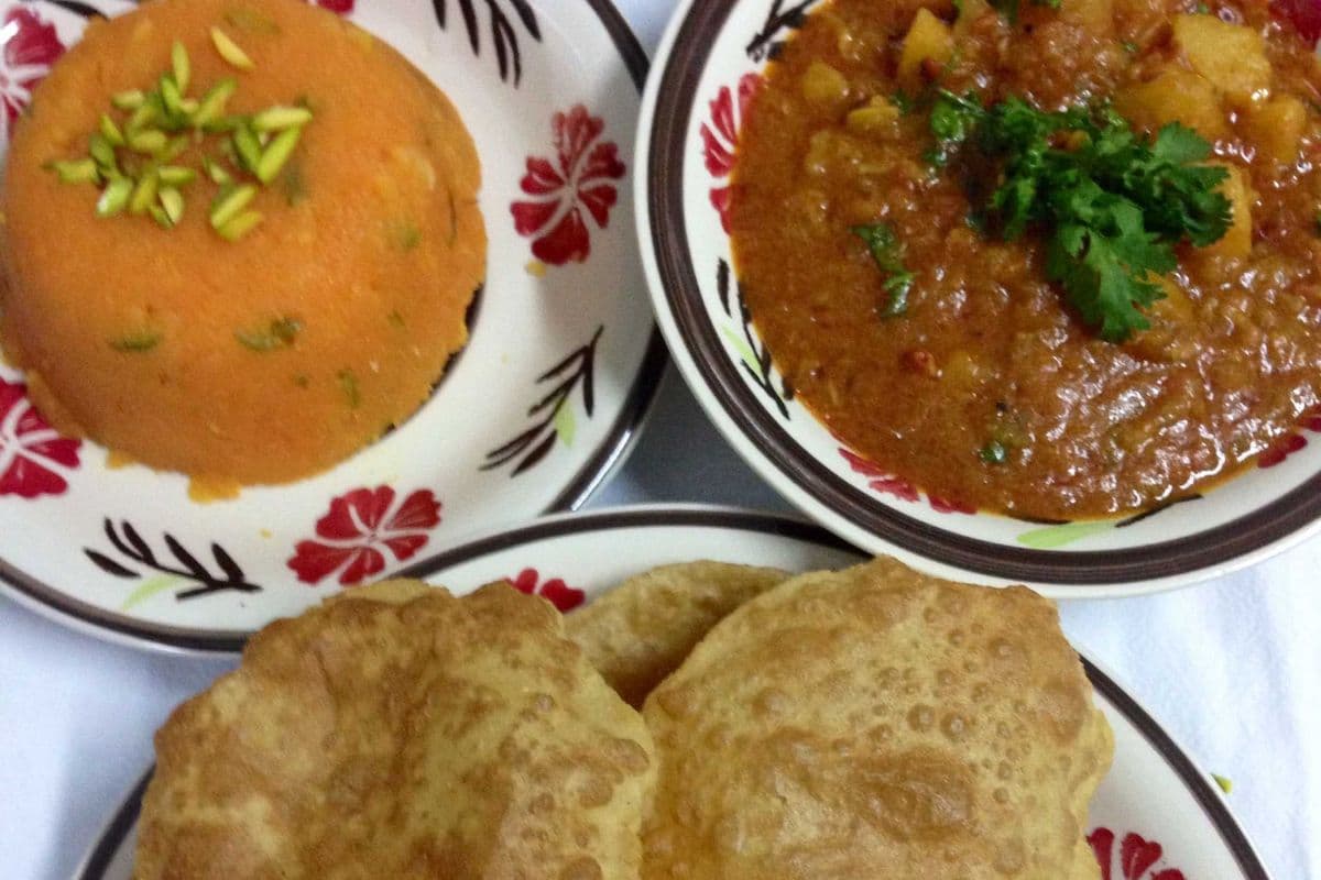 Puri chole and Halwa