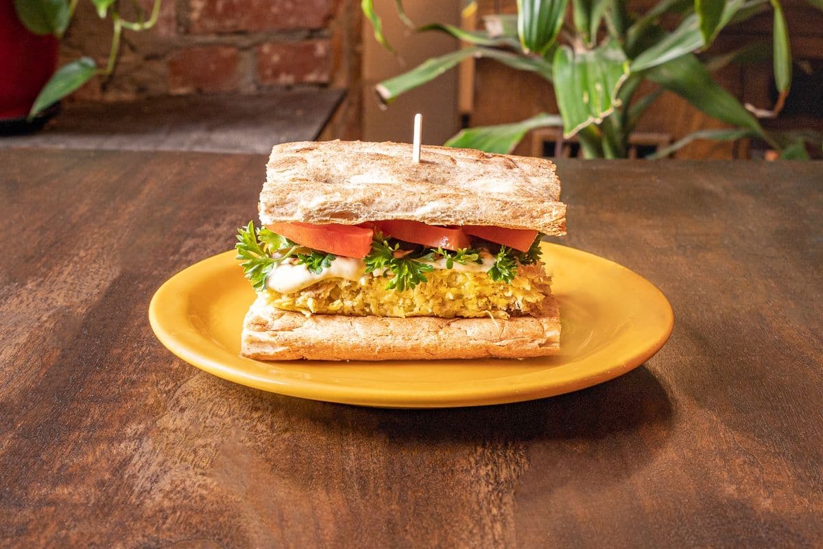 Sandwich Koukou au poulet / Chicken Koukou Sandwich