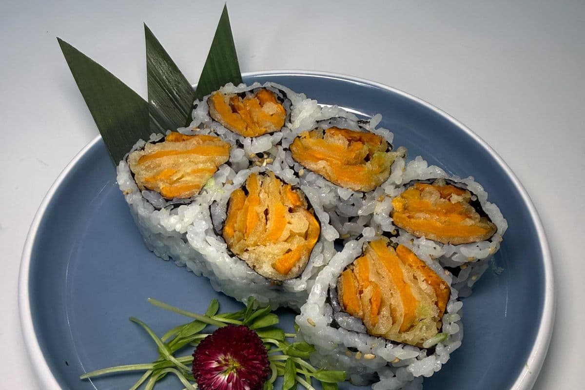 R14. Yam Tempura Roll (6 pcs) 蕃薯天婦羅