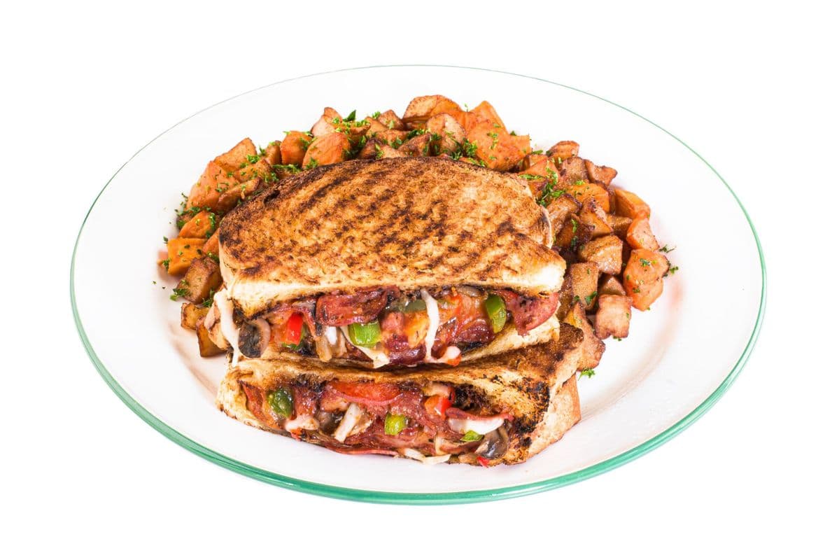 Pizza grilled cheese (950 Cals.)