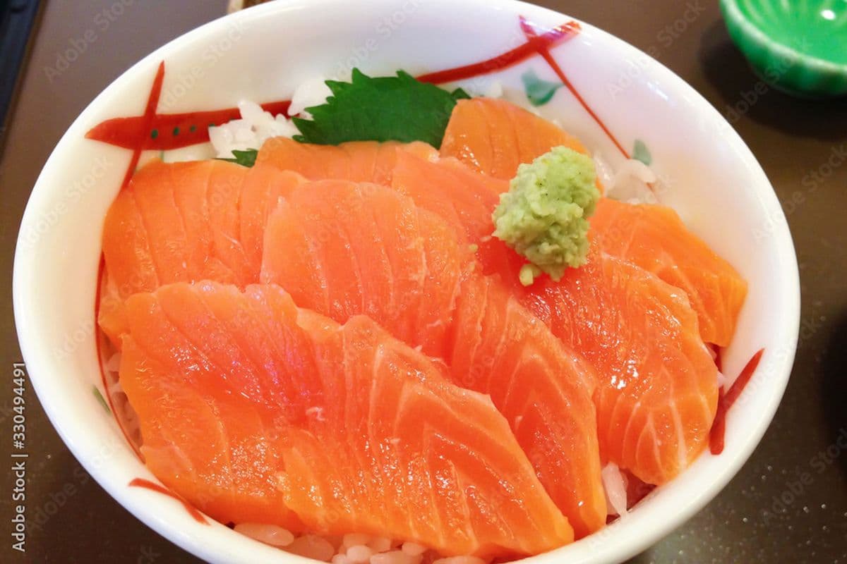 Salmon Sashimi (6 pcs)