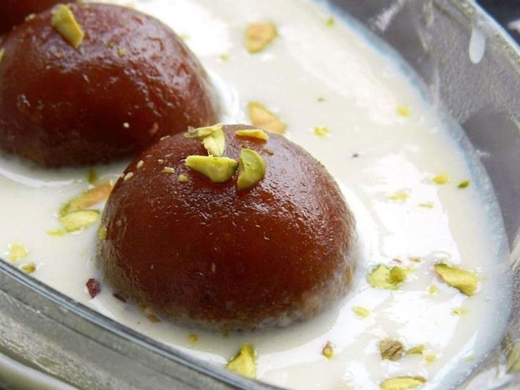 Gulab Jamun with Rabdi