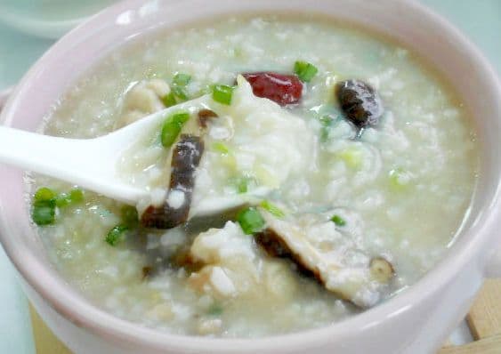 Chicken and Chinese Mushroom Congee / 北菇雞球粥 (碗).