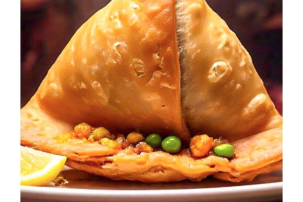 Vegetarian Samosas (2 pcs)