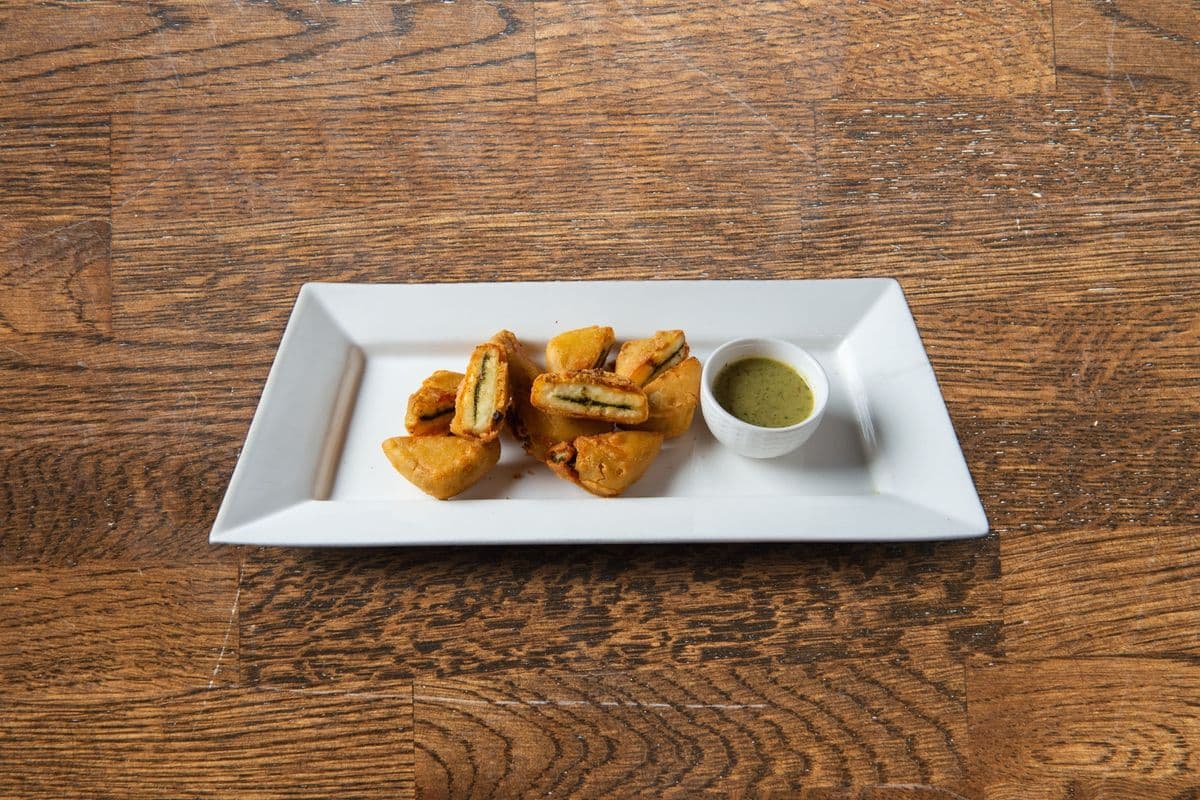 03. Paneer Pakoras (10 pcs)