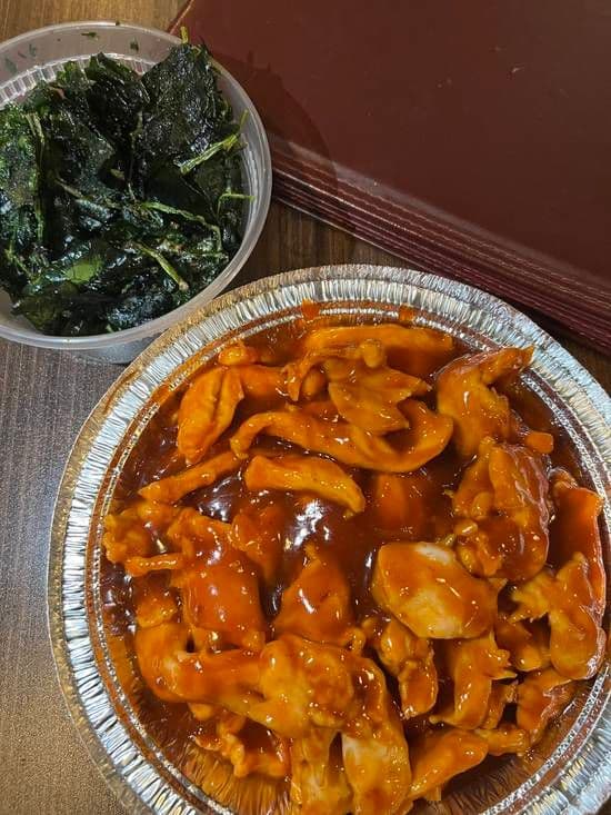 23. Poulet à la sauce au buerre d'arachides avec épinards croustillants / Peanut Butter Chicken with Crispy Spinach / 23. Poulet à la sauce au buerre