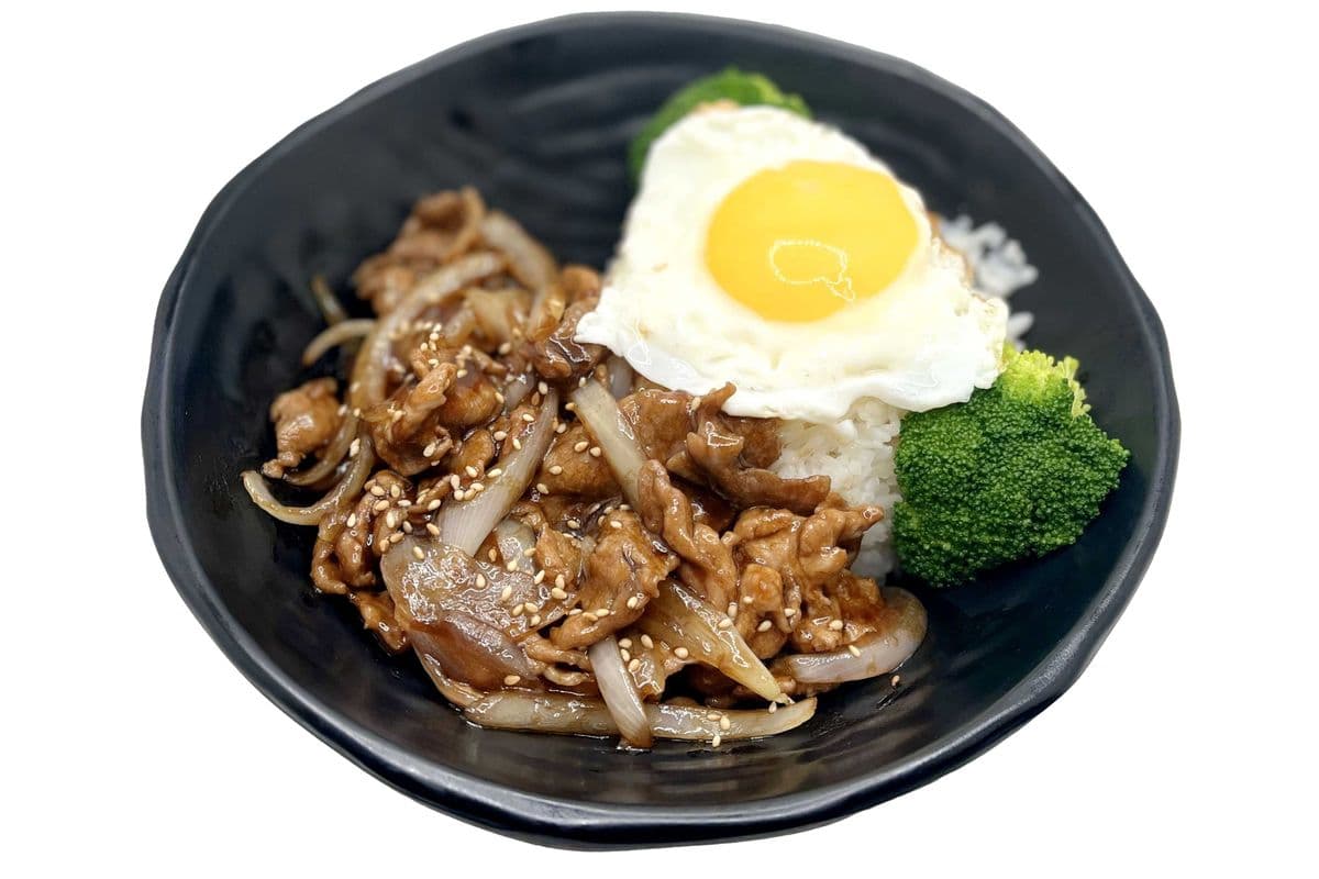 BBQ Meat Slices on Rice 烤肉蓋飯(豬/牛)