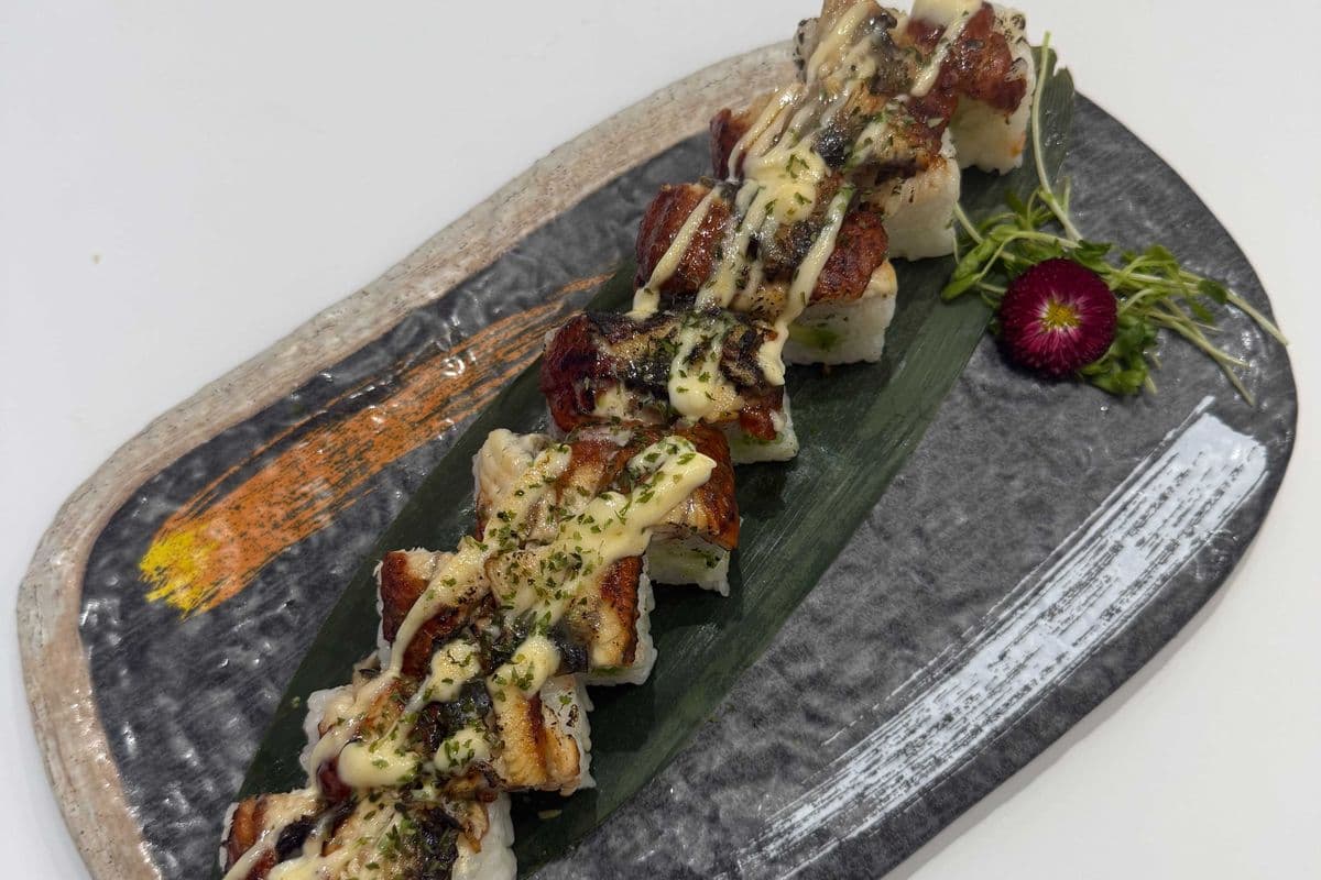 B4. Unagi Pressed Sushi (8 pcs) 鰻魚板壓壽司