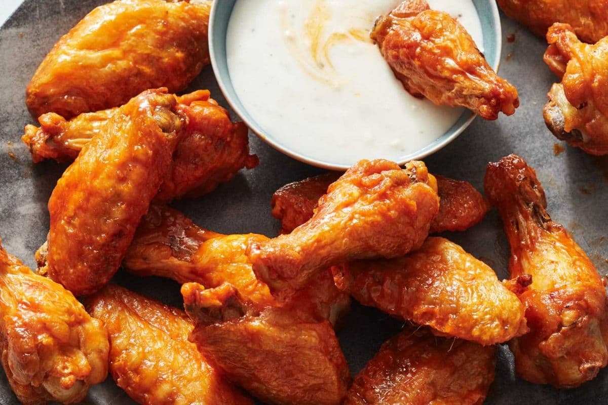 Wings (4 lbs) + Garlic Bread