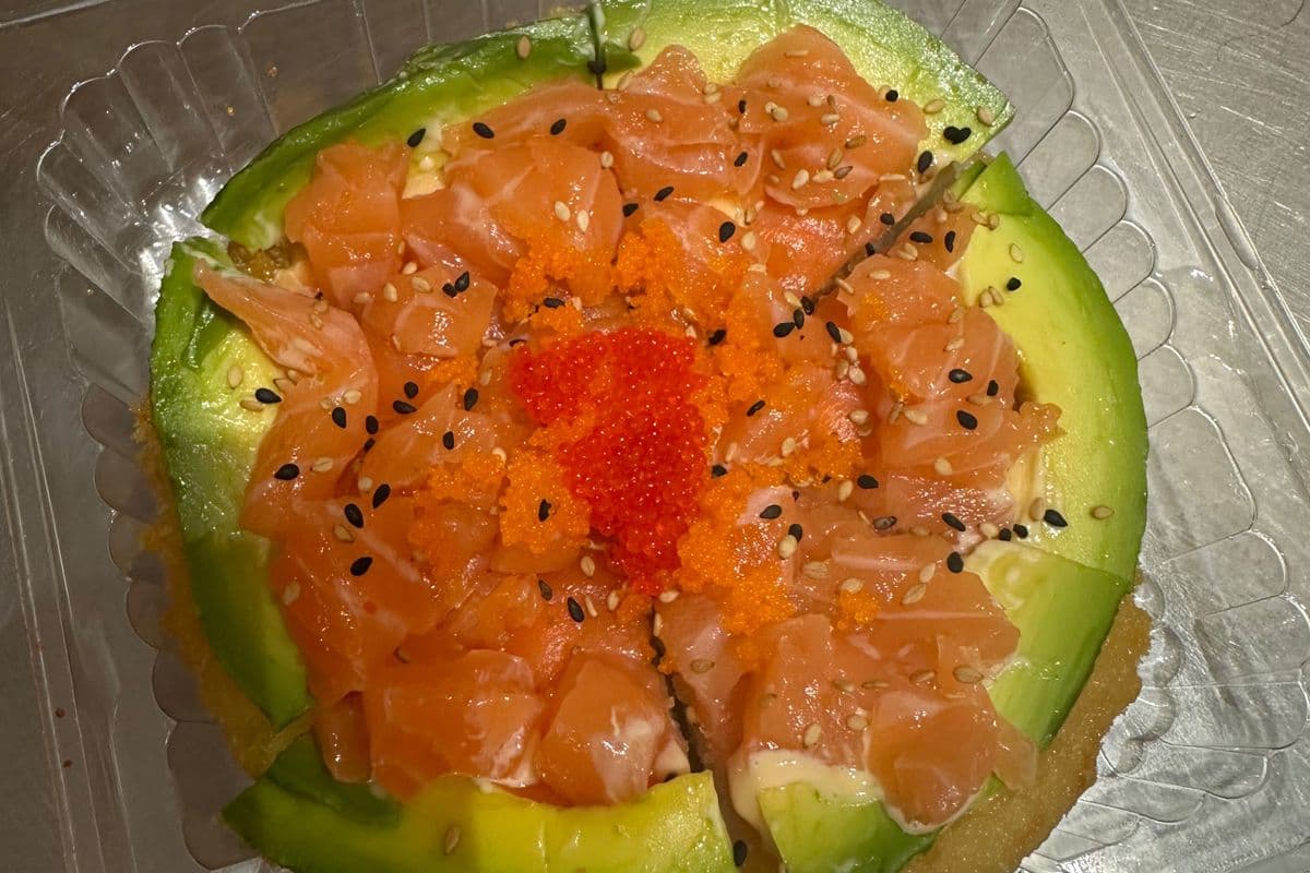 72. Sushi pizza spécialité du chef (6 mcx) / Chef's Specialty Sushi Pizza (6 pcs)